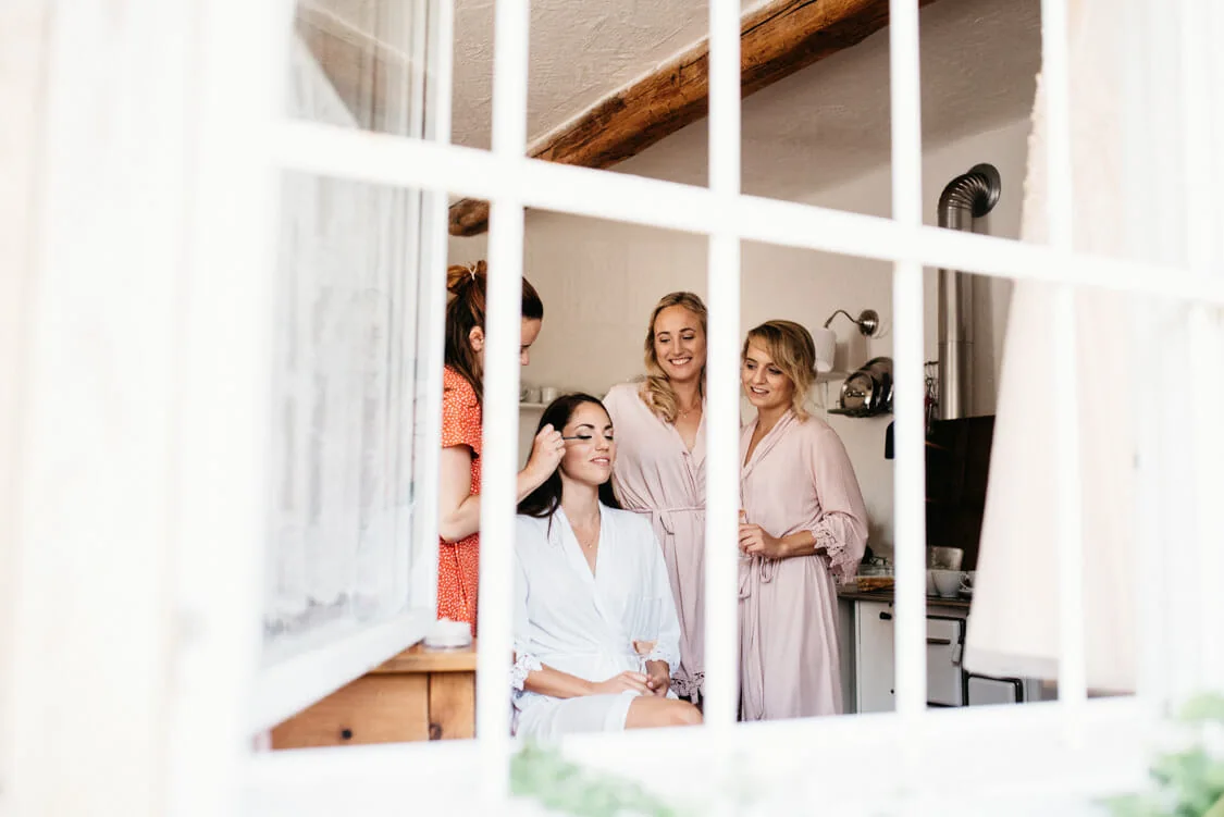 Jasmin und ihre Begleiterinnen beim Getting Ready am Herzlhof Rupp